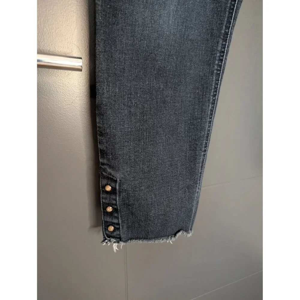 Croft and‎ Barrow Dark Wash Raw Hem Cropped Jeans with Stud Detail - 16